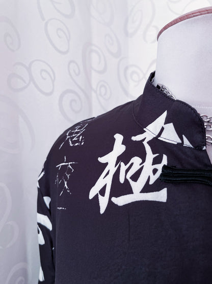 Iconic Asian kimono style shirt with Kanji pattern 🍚🍥