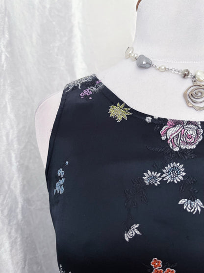 00’s asian style dress with embroidered details 🪷