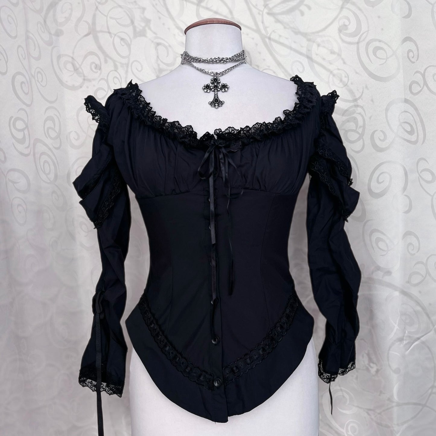 00’s Witchy/Gothic iconic cotton black shirt with lace & embroidered details 🦇