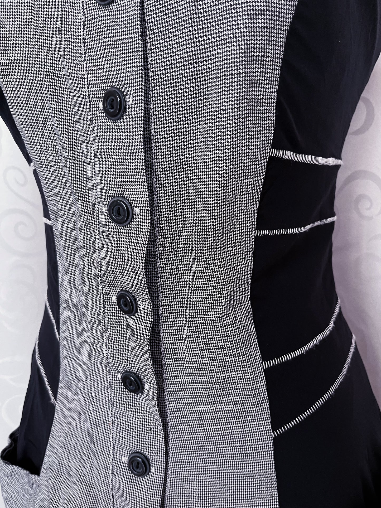 00’s iconic Dark Coquette plaid dress with lace up back detail 🗝🏰