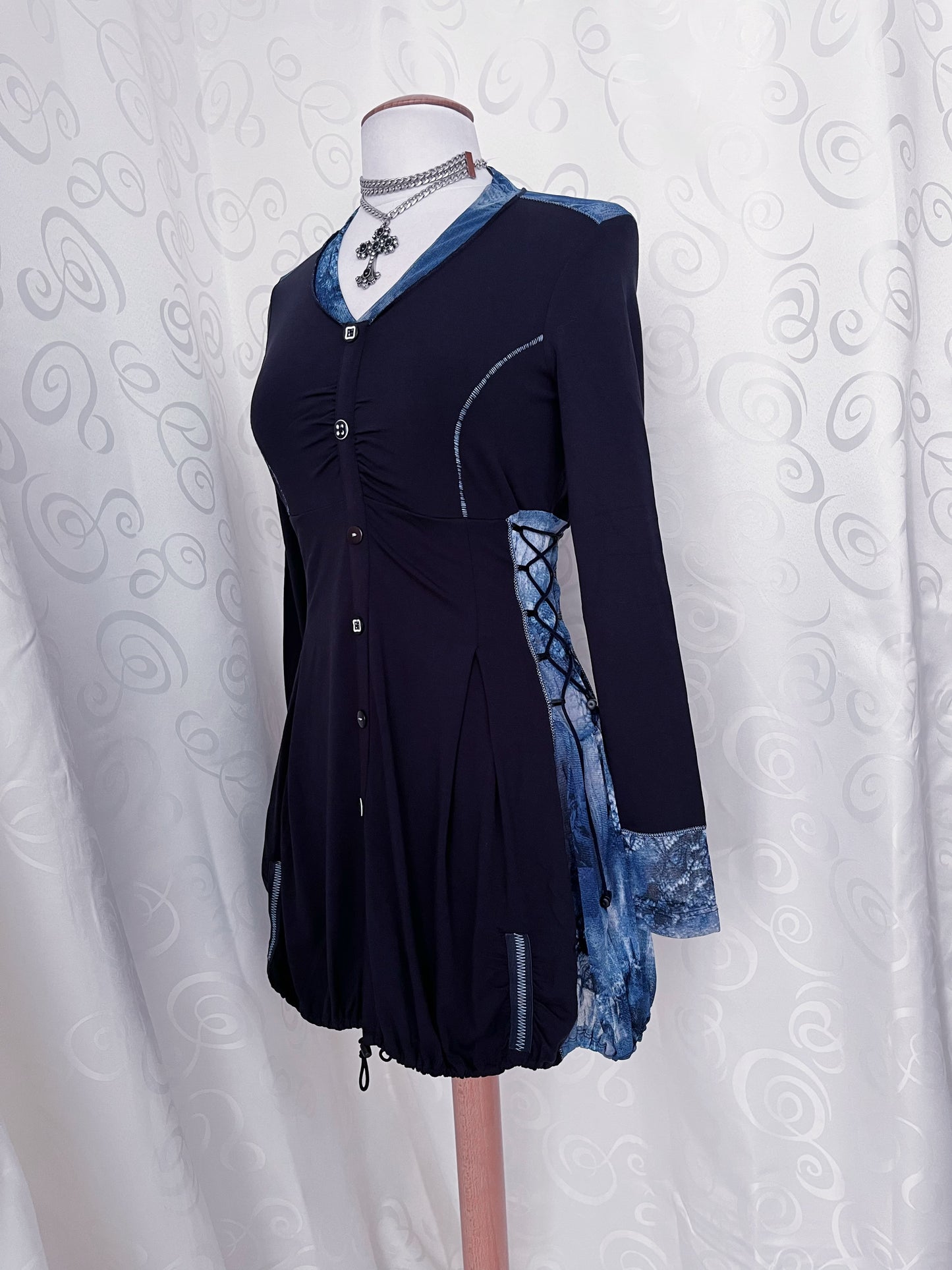 00’s whimsy mermaid shirt dress with lace up & sea mesh details on the sides, neckline & sleeves 🌊🧜‍♀️