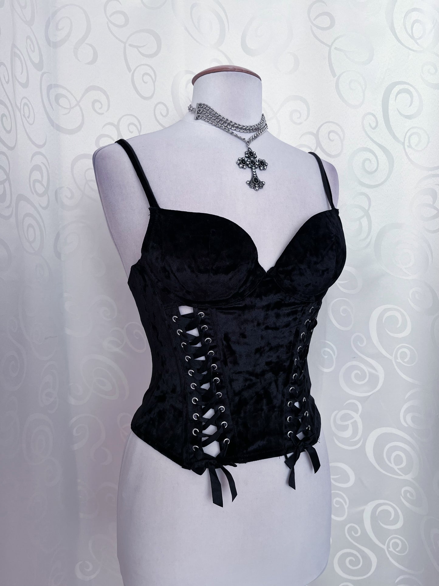 Gothic black velvet corset top with lace-up detail 🖤🦇