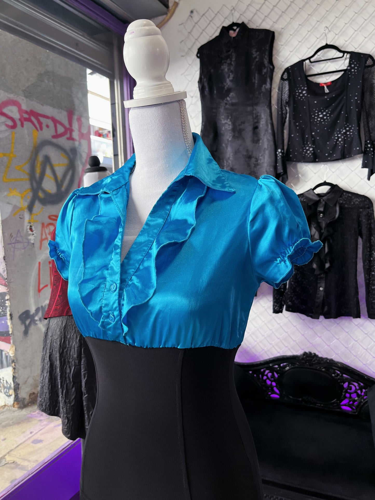 00’s Dark coquette/Jkei satin blue & black ruffle top 🌀🫐