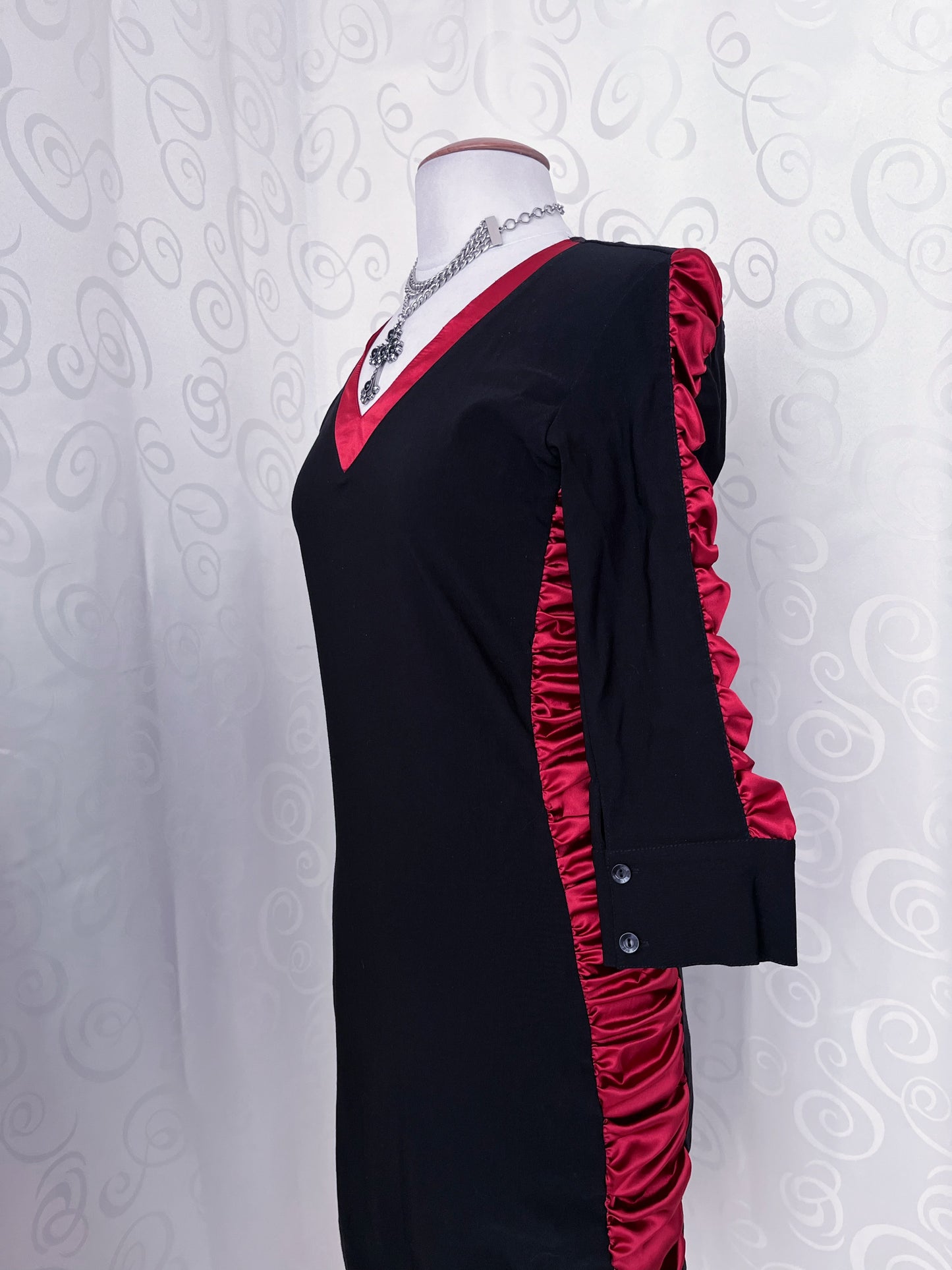 Iconic 00’s vampire dress 🕸️🩸