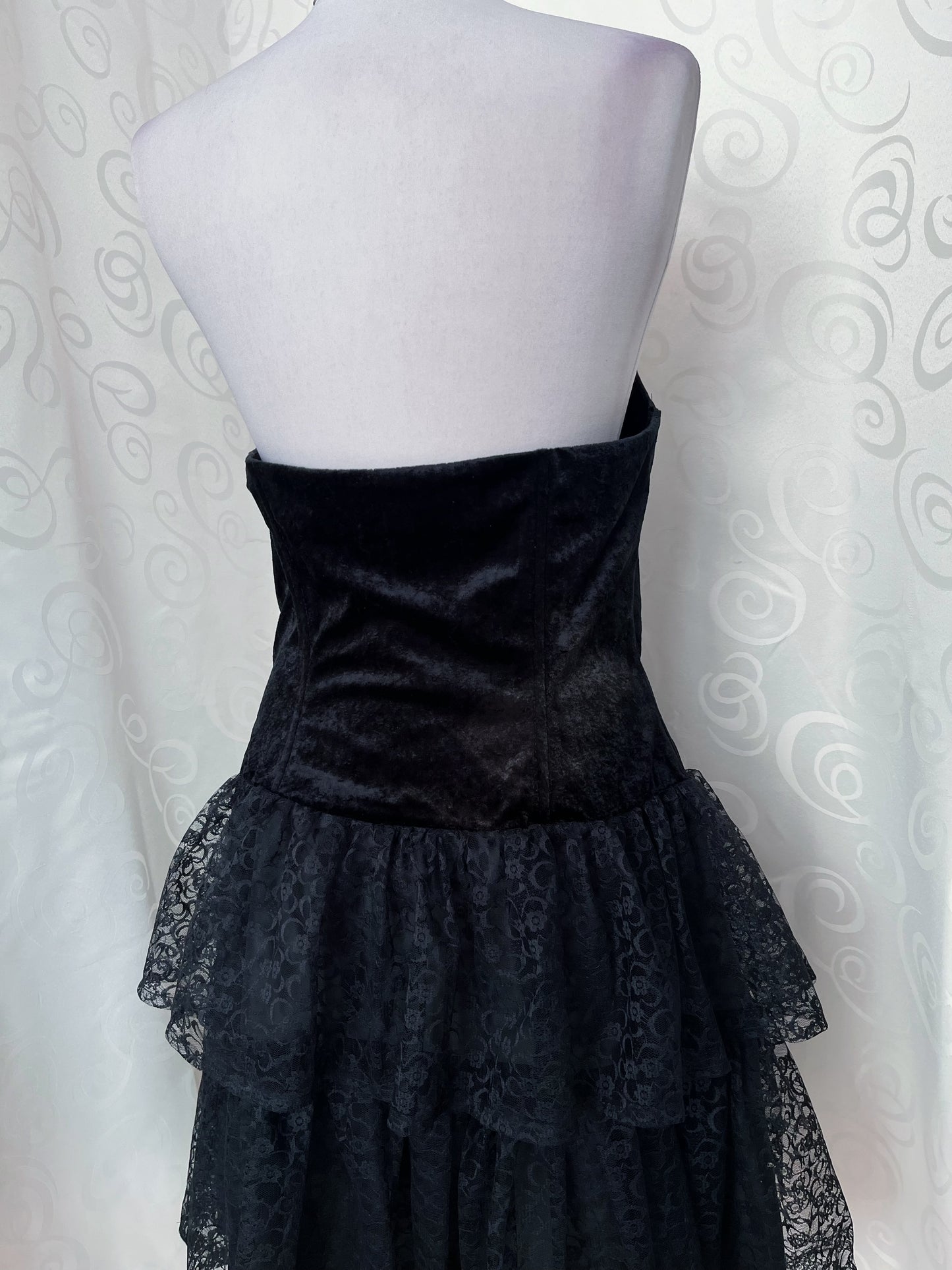 00’s Gothic ballerina style lace & velvet dress 🦇🌀