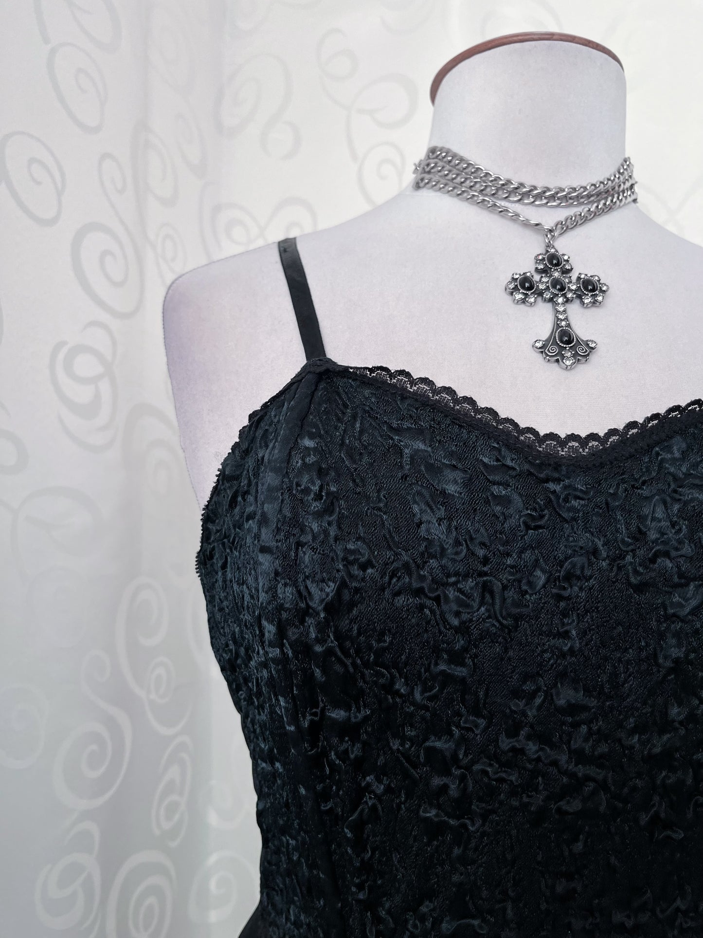 00’s Gothic black dress 🕷️