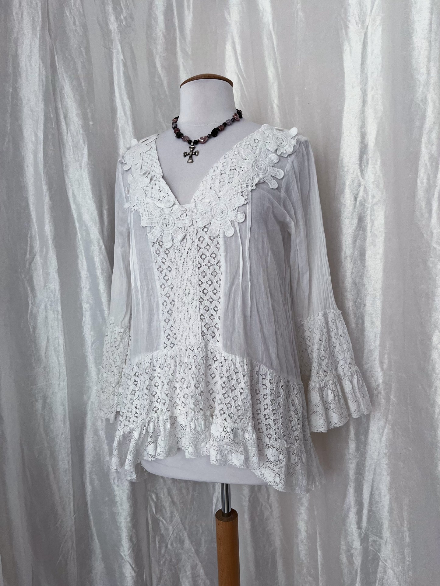 Vintage white coquette blouse 🪽