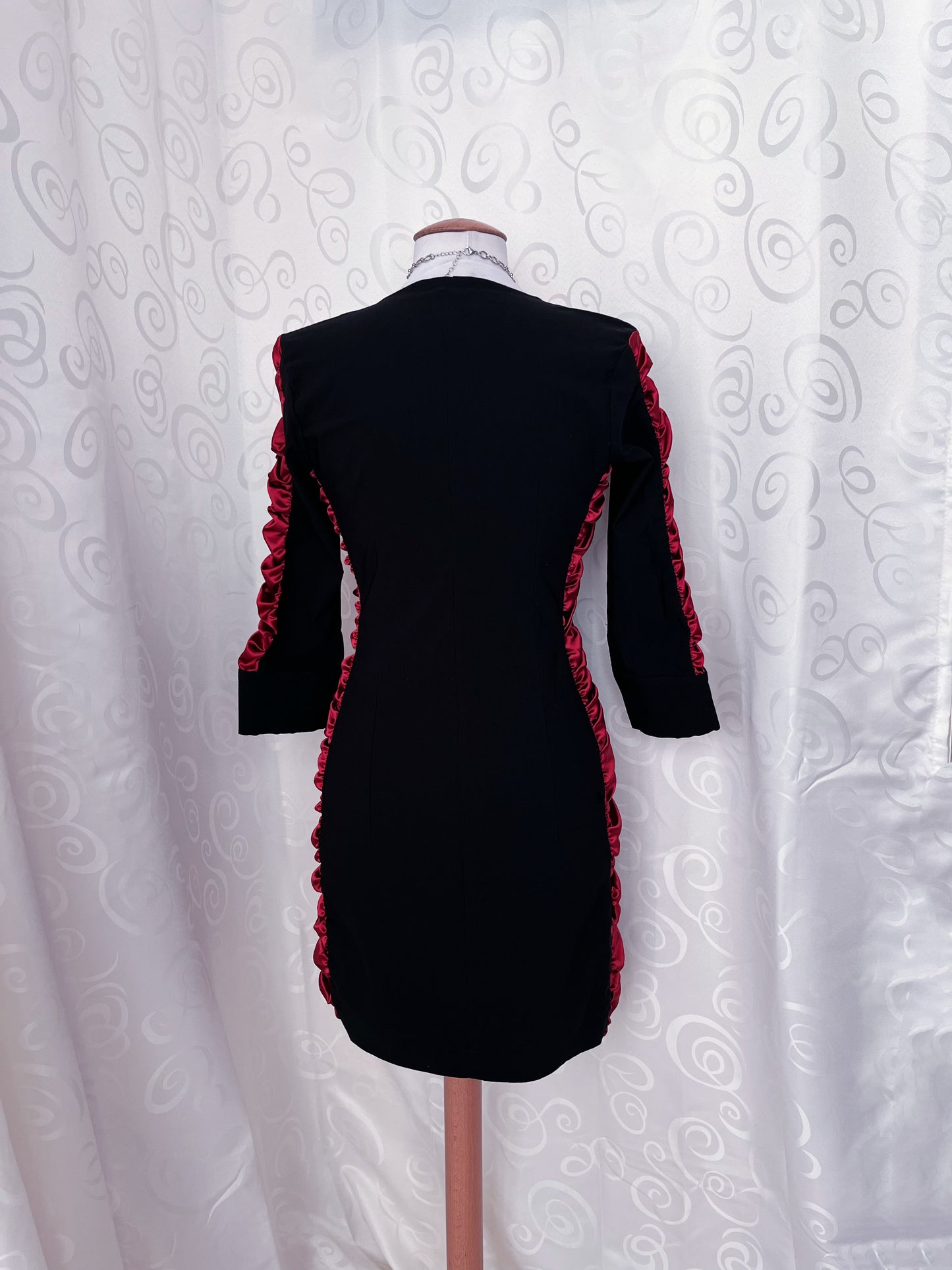 Iconic 00’s vampire dress 🕸️🩸