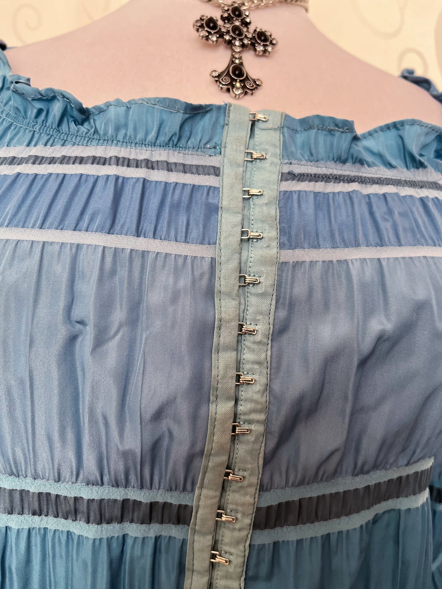 00’s deadstock blue mermaid coquette shirt that closes with metal hooks 💜🌀