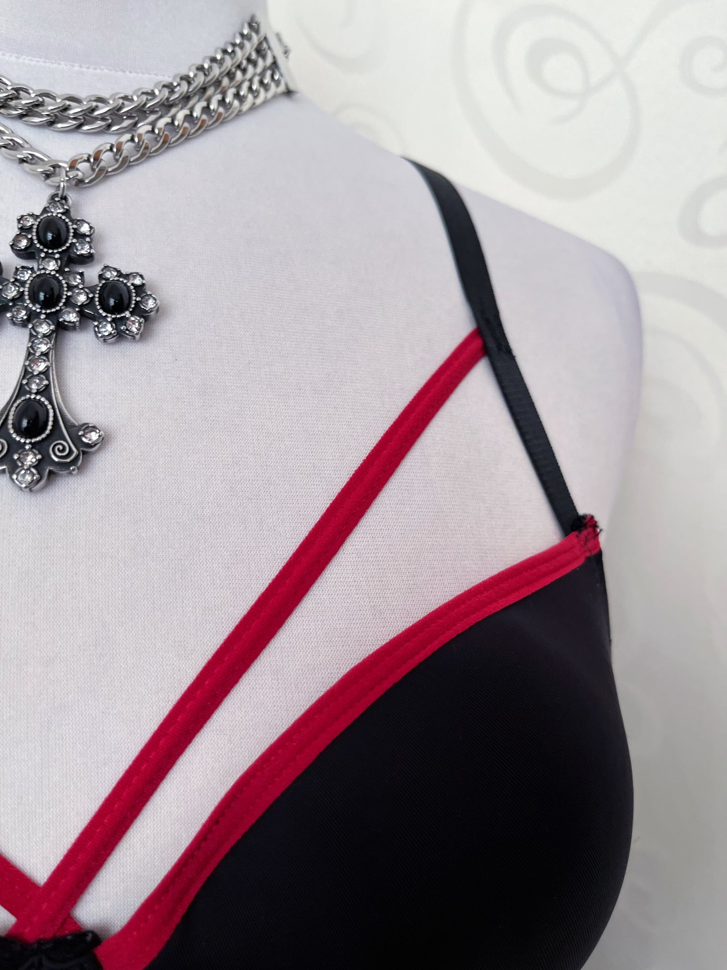 Alt black corset with harness & red details ♥️