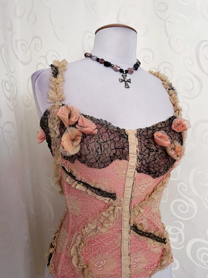 Iconic 00’s fairy rose & beige lace corset top 🌸🪷