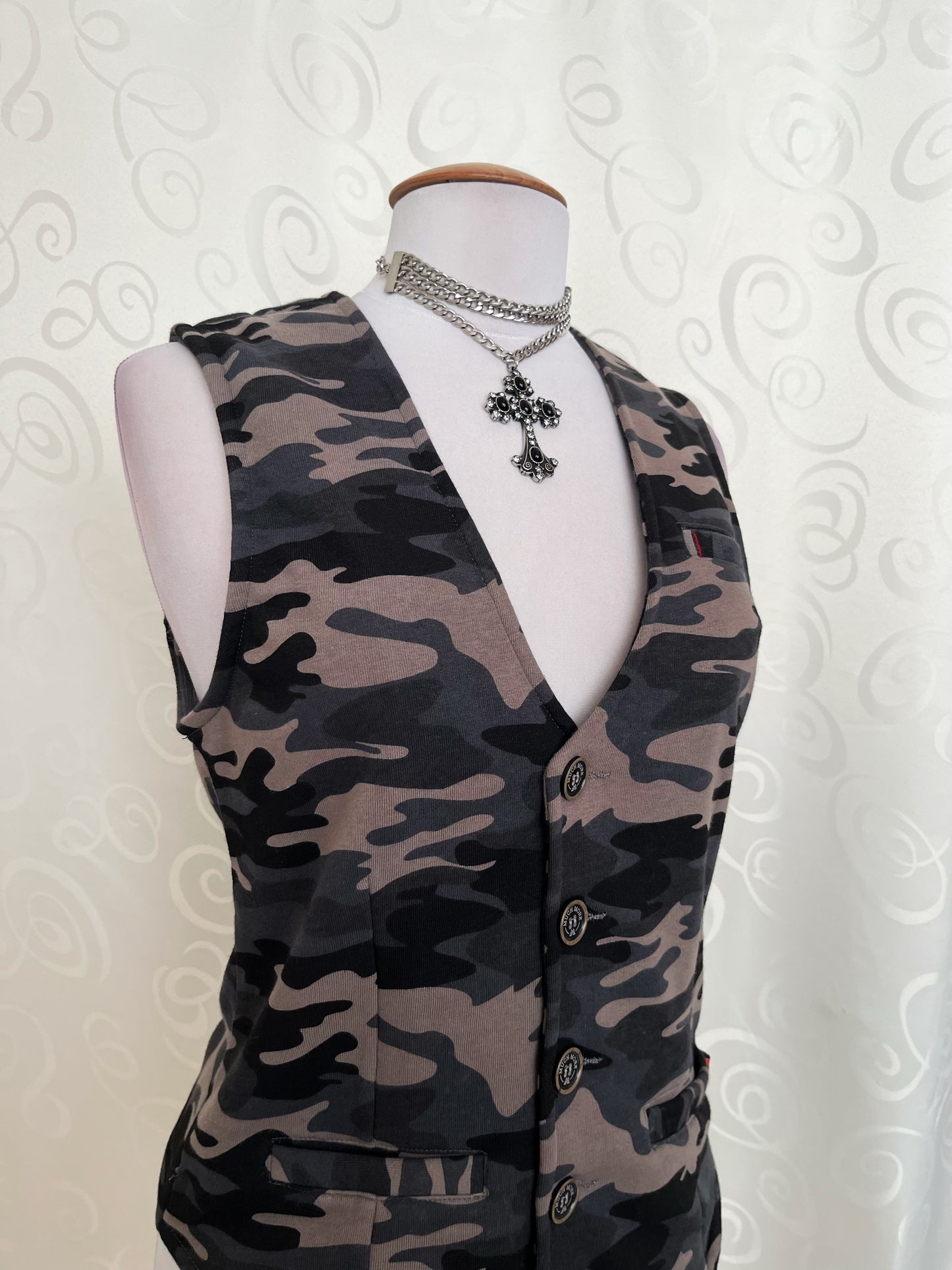 00’s iconic camo vest 🔫