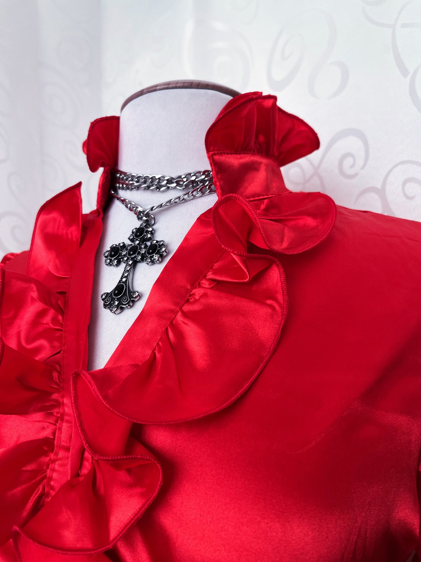 00’s vampire gothic saten red shirt with ruffle details ❤️🫀