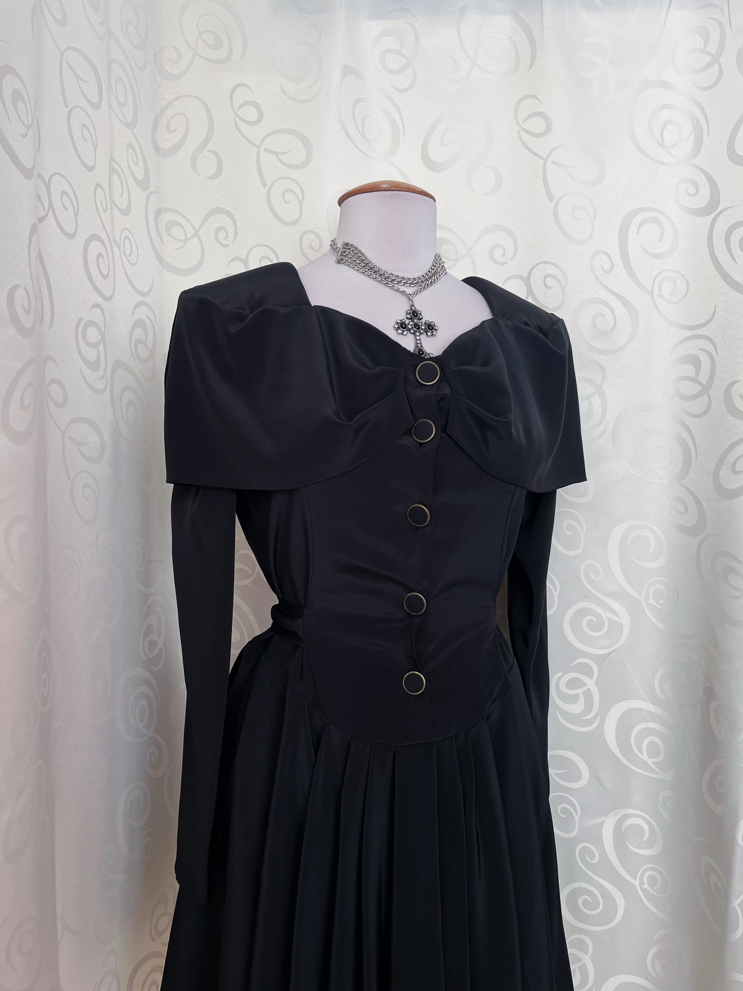 Vintage gothic victorian style black button dress 🦇🏰