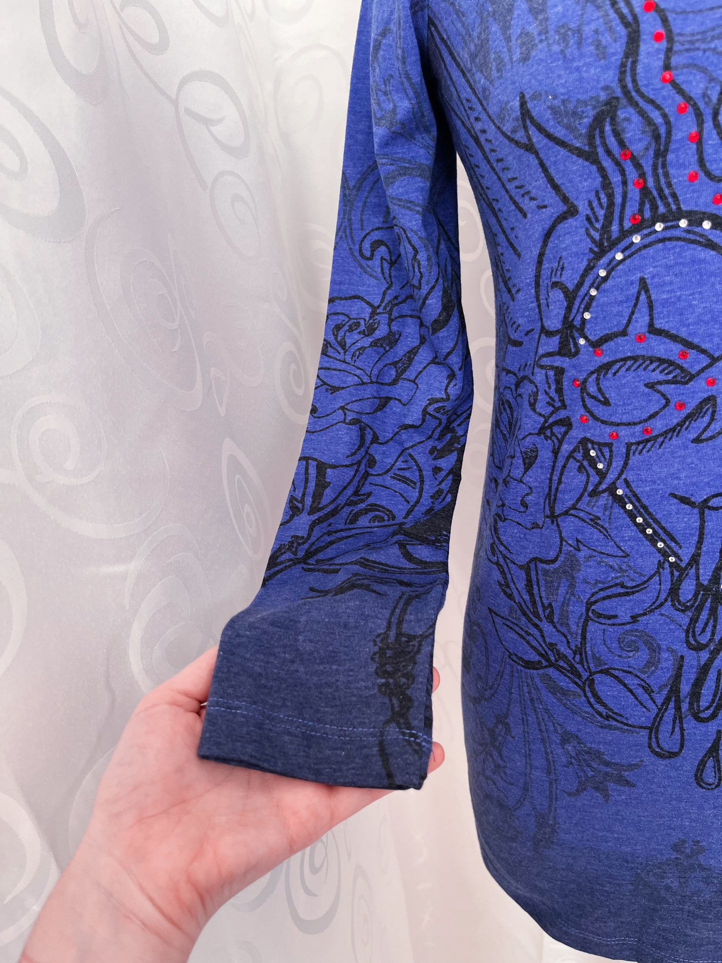 Iconic Y2K hooded top with thorn fire heart print on front & back ❤️‍🔥
