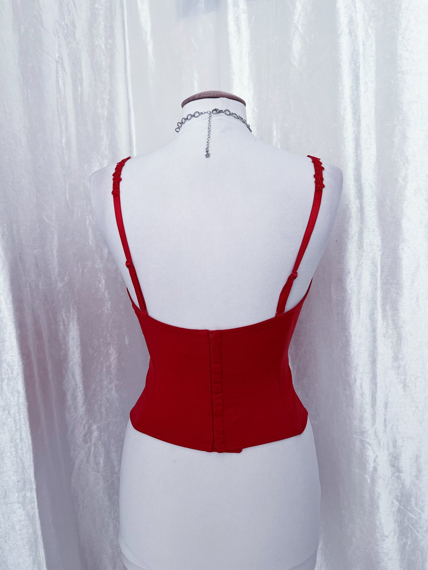 Hot, red corset top with lace-up detail ❤️🌹