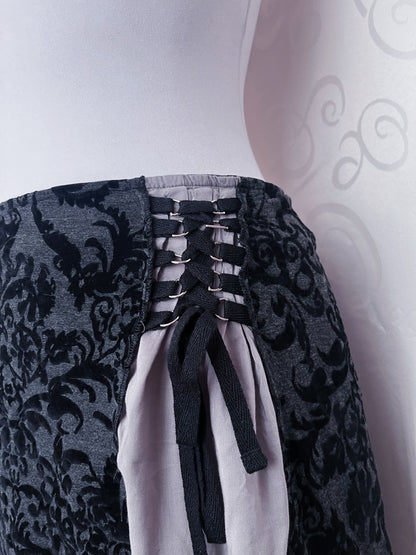00’s gothic grey skirt with lace-up & velvet embossed details 🕷️