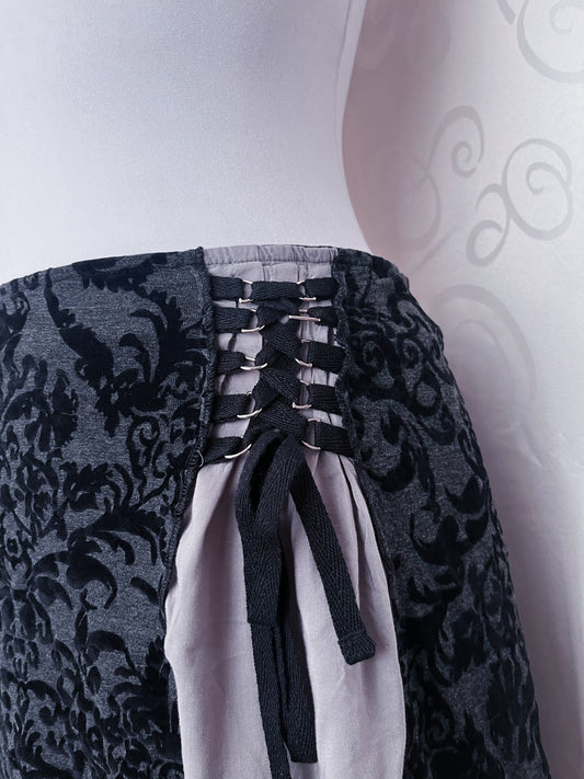 00’s gothic grey skirt with lace-up & velvet embossed details 🕷️