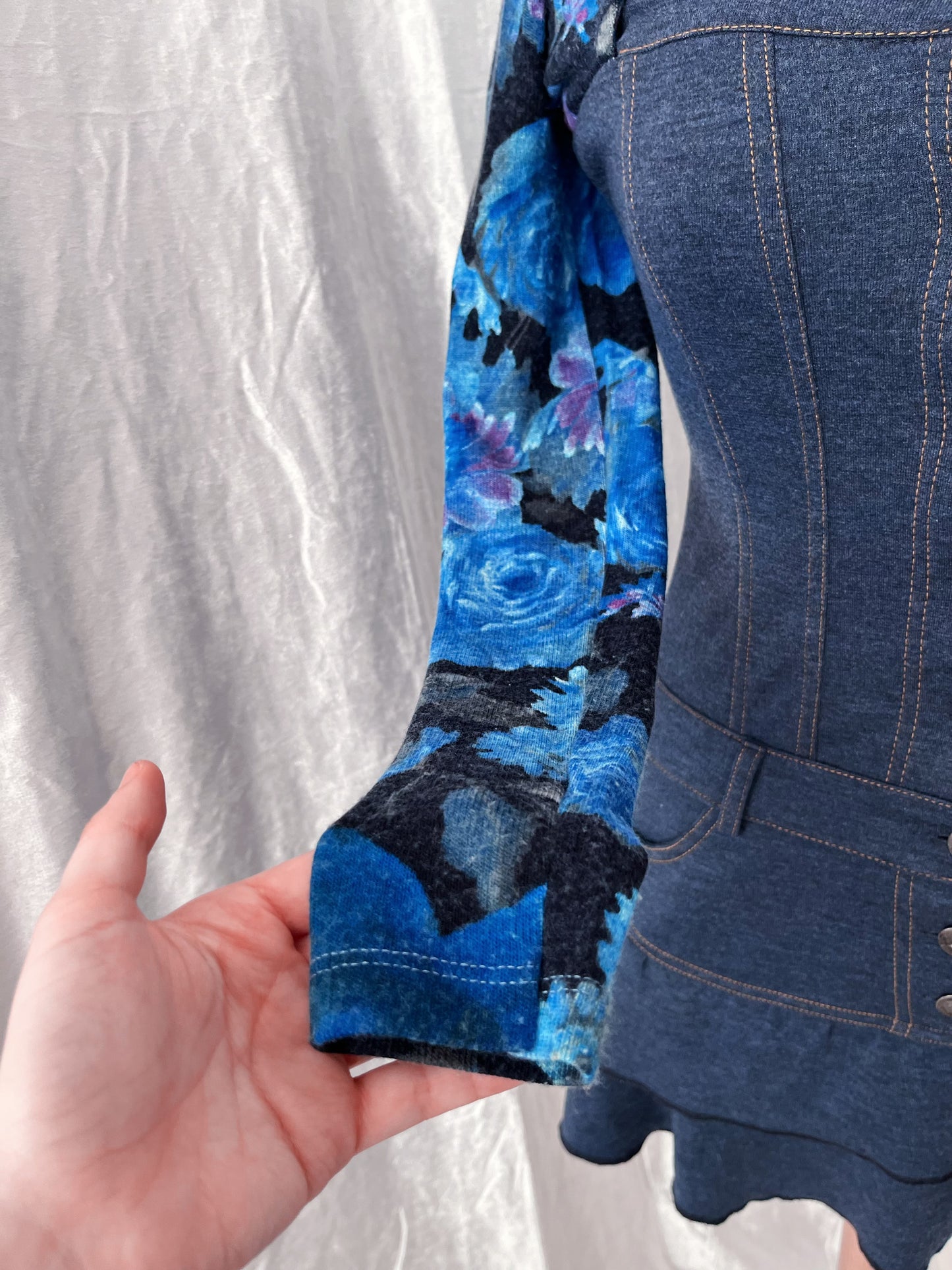 00’s AMNESIA cute denim dress with floral shoulder sleeves & turtleneck 🪻🪽
