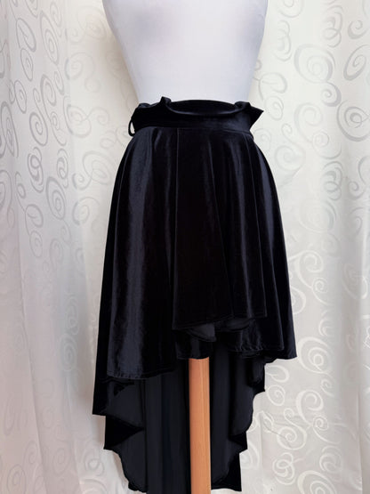 Gothic/Witchy black velvet midi skirt 🦇🗝️