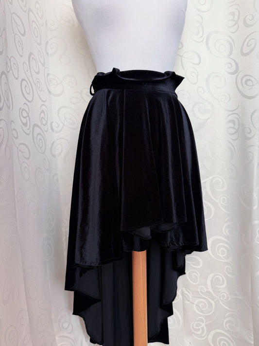 Gothic/Witchy black velvet midi skirt 🦇🗝️