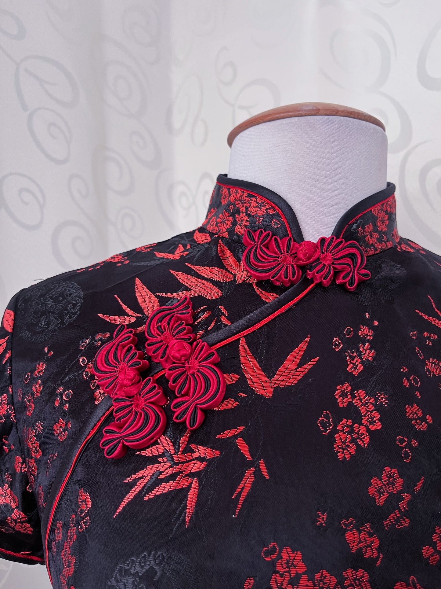Iconic Silk qipao black & red embroidered dress ❤️