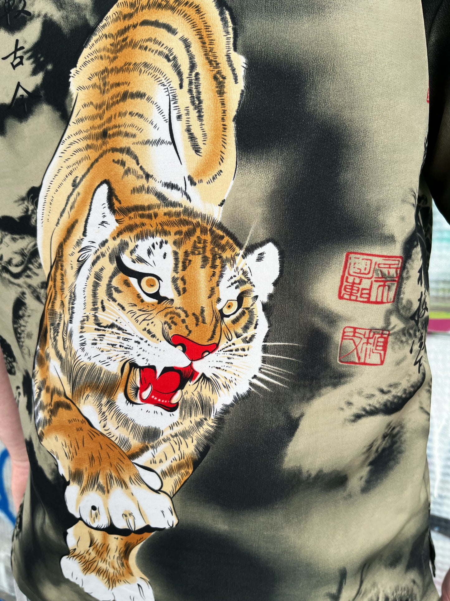 Vintage Asian style tiger shirt 🐅