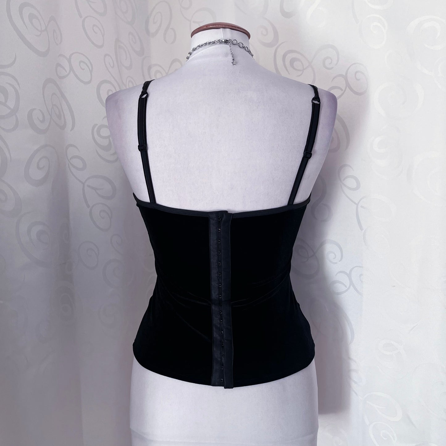 00’s Whimsygoth black velvet corset with mesh & embroidered detail 🖤🌀