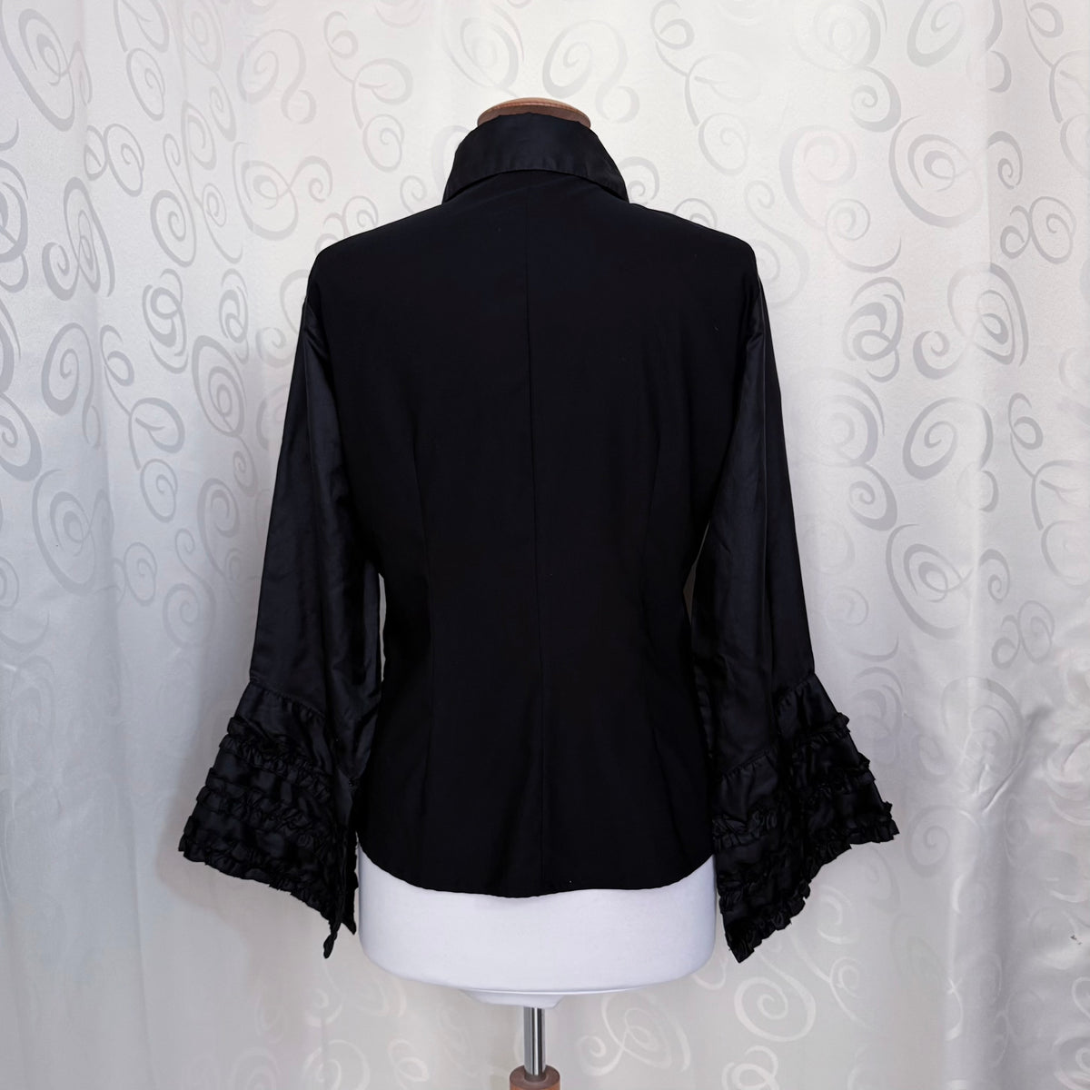 00’s Gothic black shirt with ruffle details & bell sleeves 🦇🌀