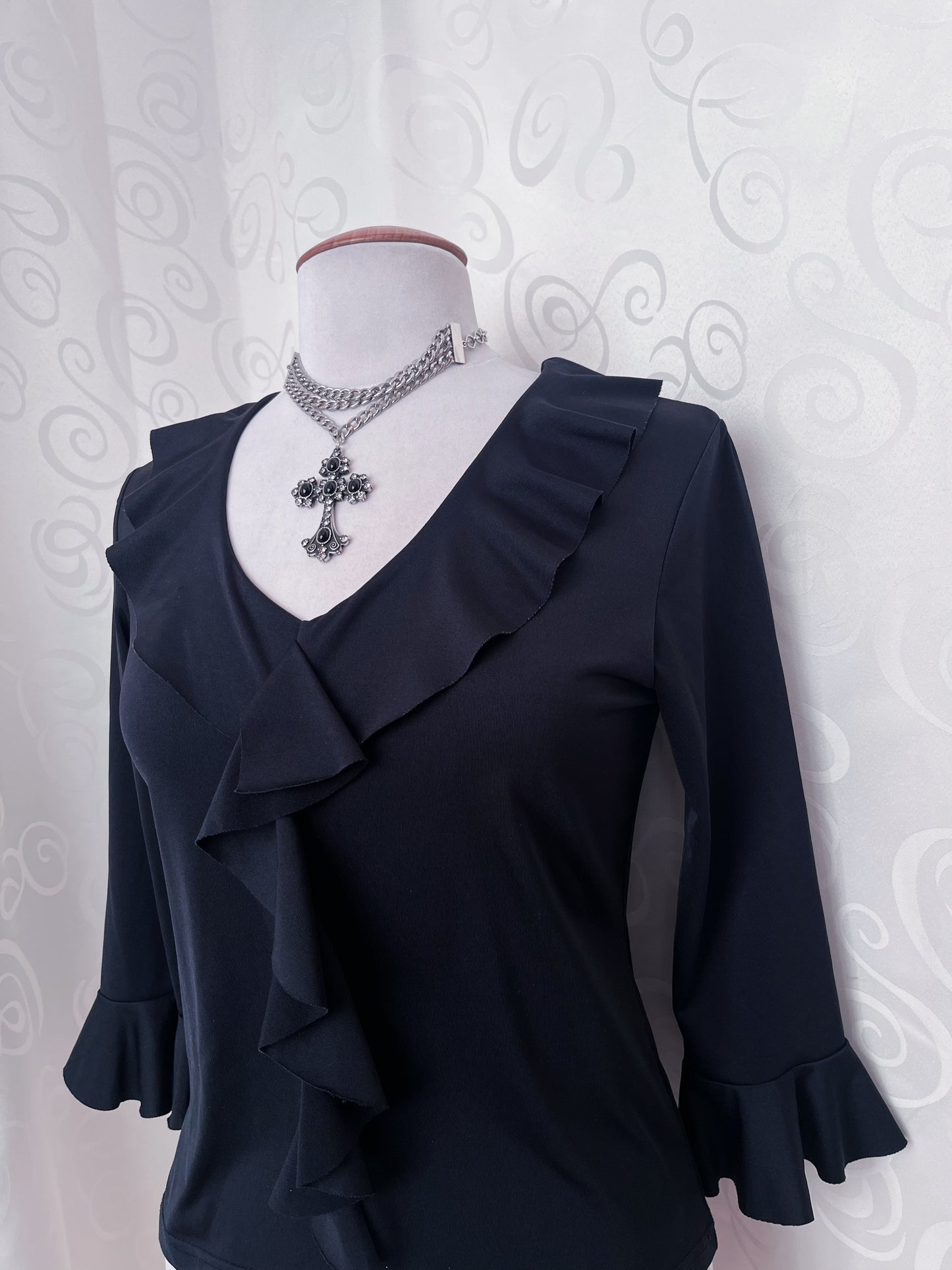 00’s Gothic ruffle top 🕷️