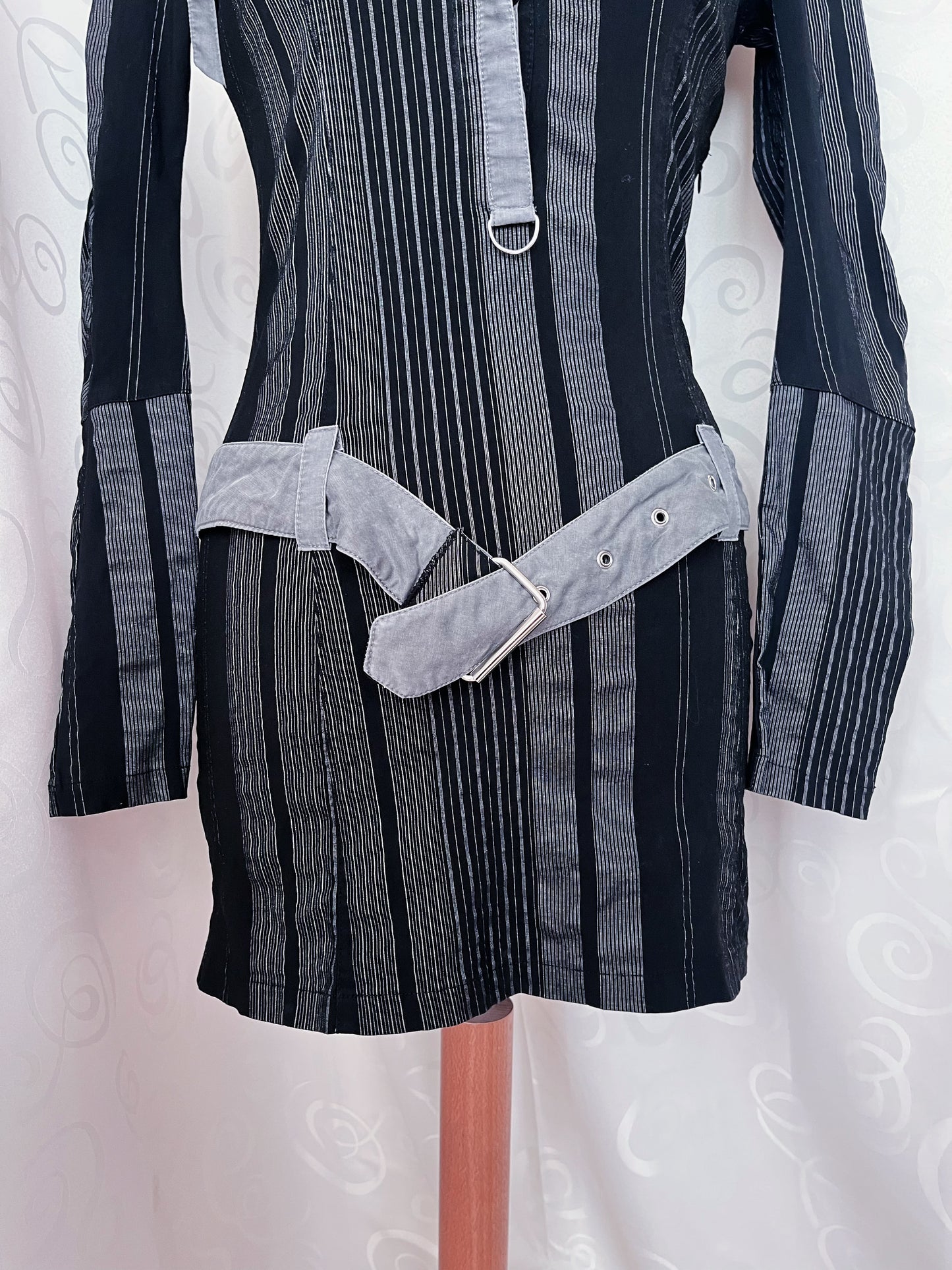00’s Cache Cache iconic office striped dress with belt details 🖤🗡️