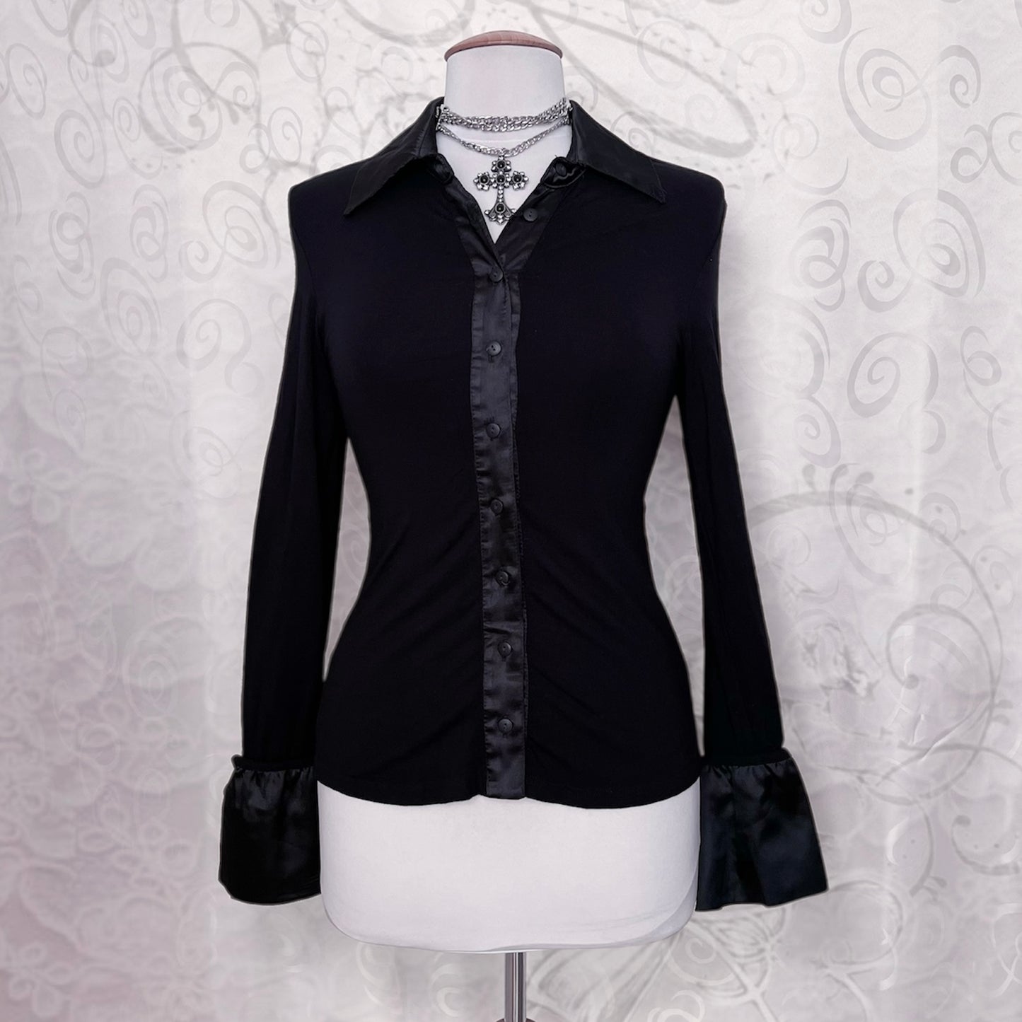00’s iconic Gothic black shirt with lace-up and cutout back detail 🦇