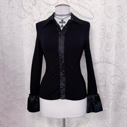 00’s iconic Gothic black shirt with lace-up and cutout back detail 🦇