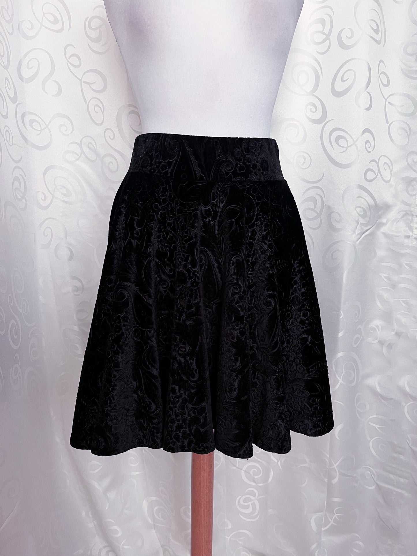 Gothic velvet embossed black midi skirt 🫀🦇