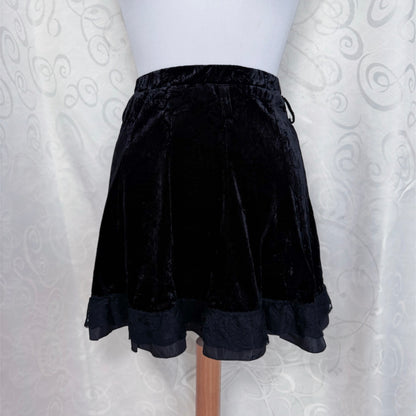 00’s Gothic velvet skirt with lace detail 🦇