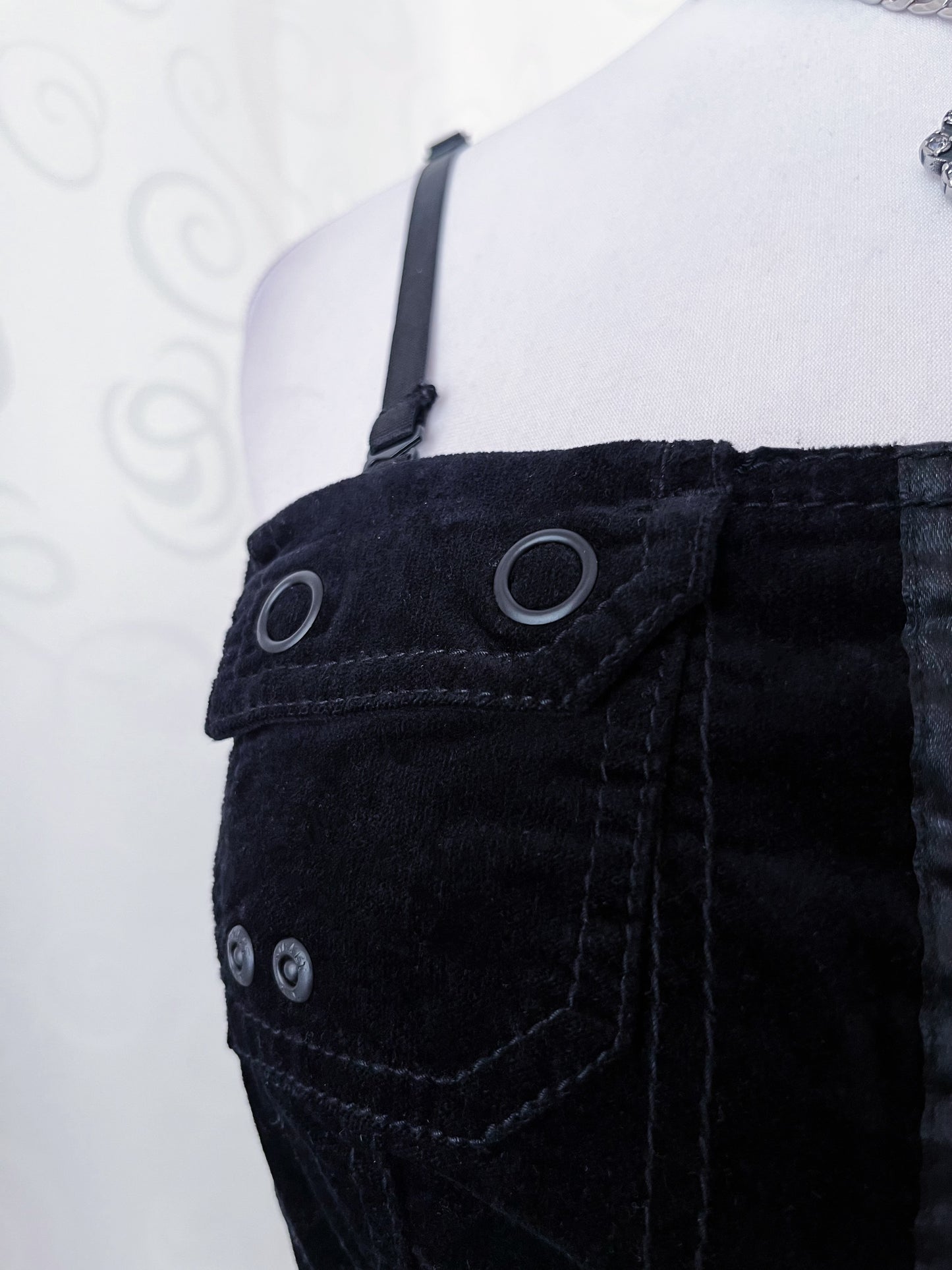 Horror protagonist gothic velvet vest top 🦇🕸️