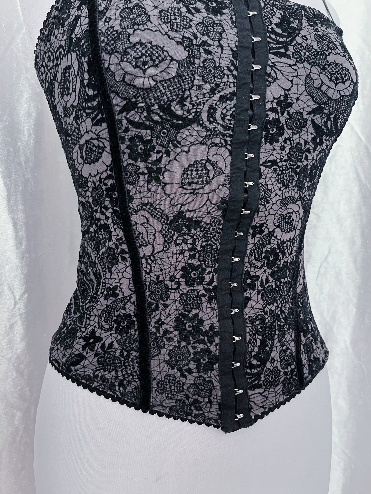 00’s gothic velvet & cotton top 🕷️