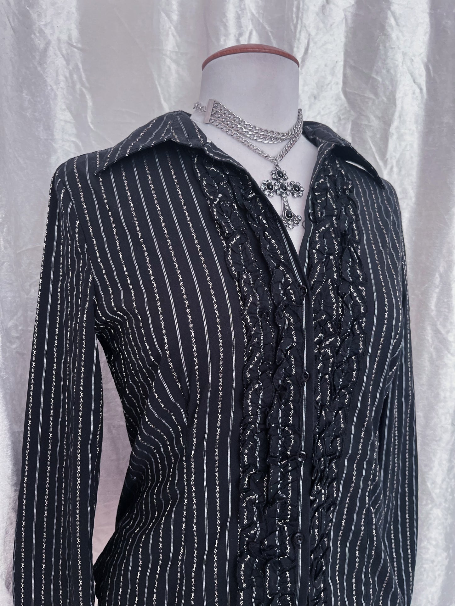 Deadstock gothic striped shirt with ruffle details 🦇
