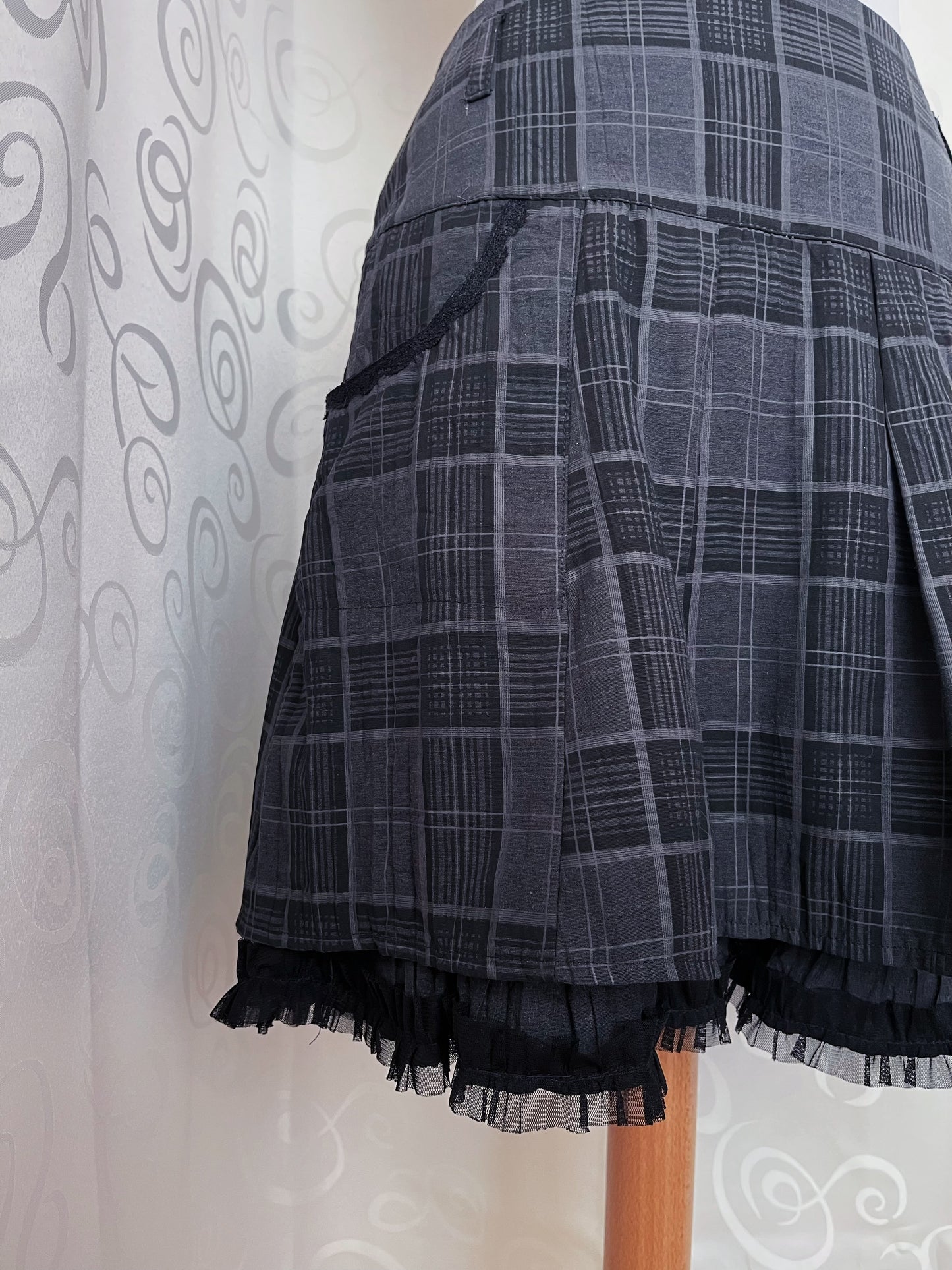 00's Dark coquette tartan grey skirt 📹