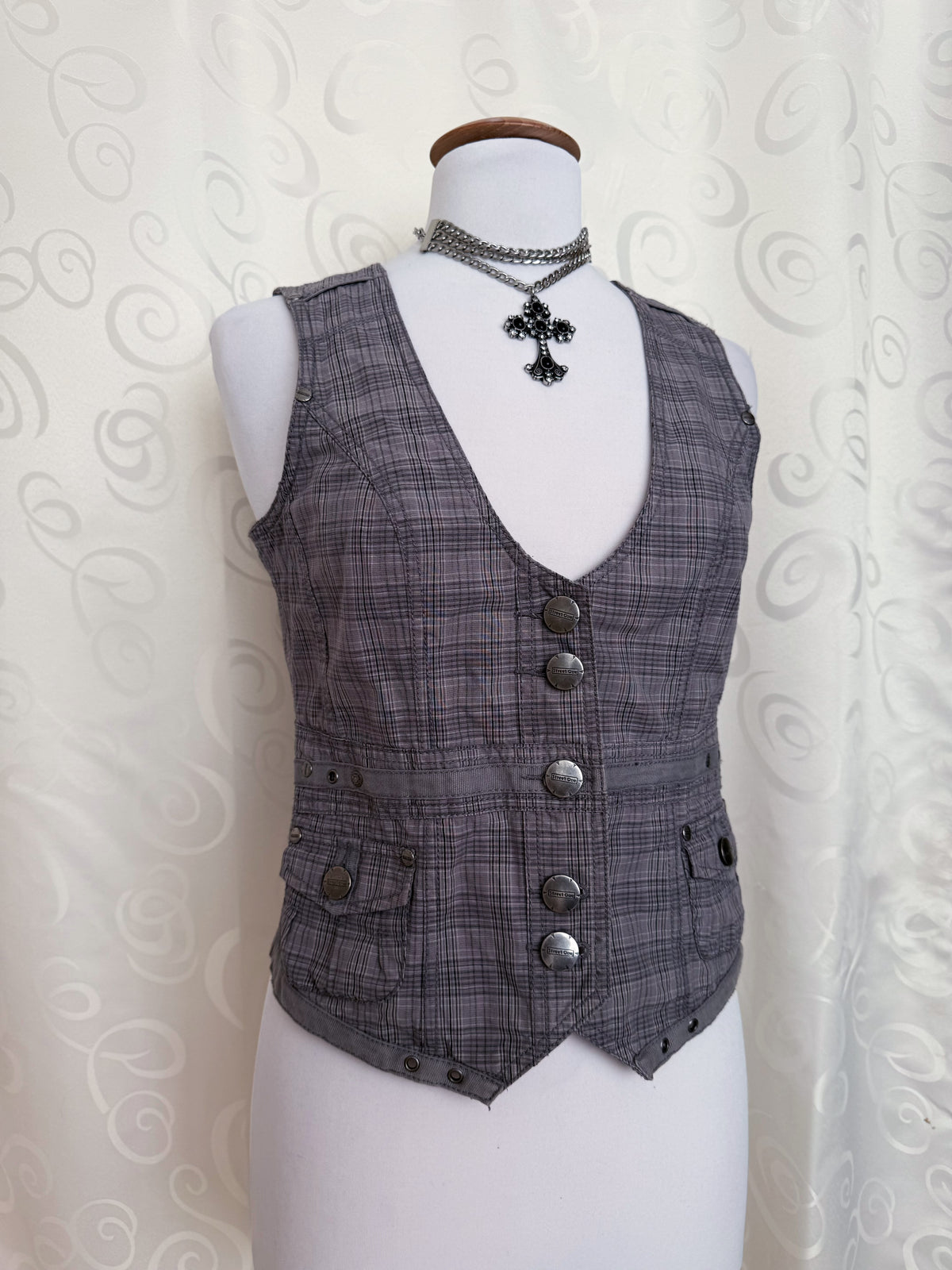 00’s grey plaid vest 🦝🗝️