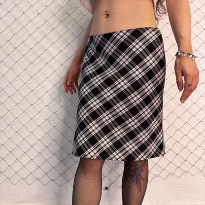 00’s Alt plaid skirt 💀🦝