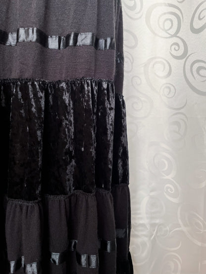 00’s whimsygoth velvet black layered skirt 🕷️