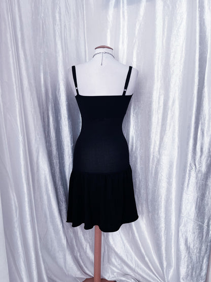 Essential black fairy dress with pockets on the sides 🎀