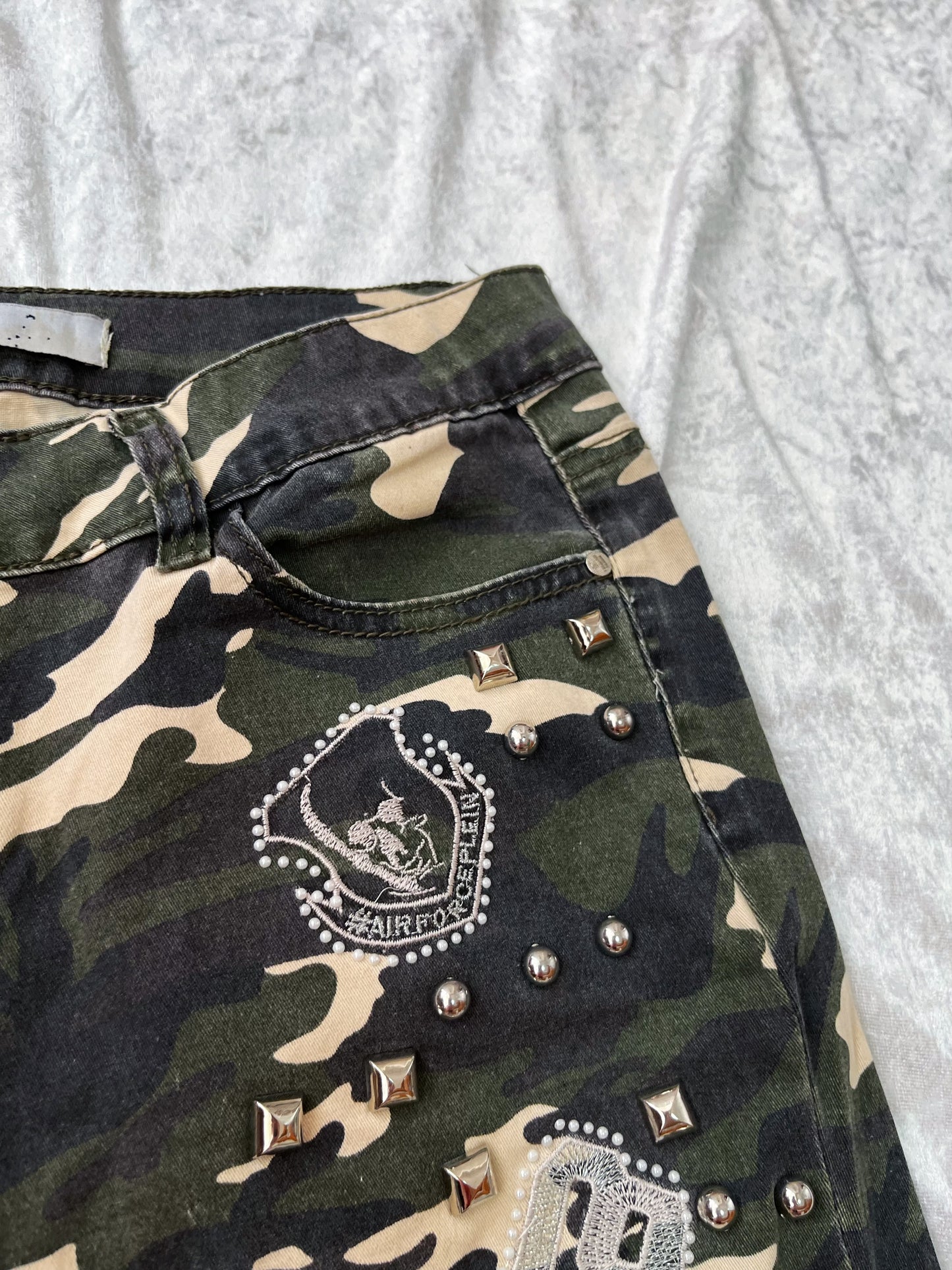 Alt ripped army jeans 🕸️🔫🦇