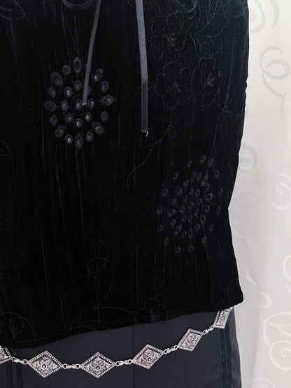 00’s whimsygoth black velvet top with embroidered & cutout details 🔮✨