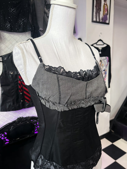 00’s Dark coquette/Whimsy black & grey top with mesh back 🖤
