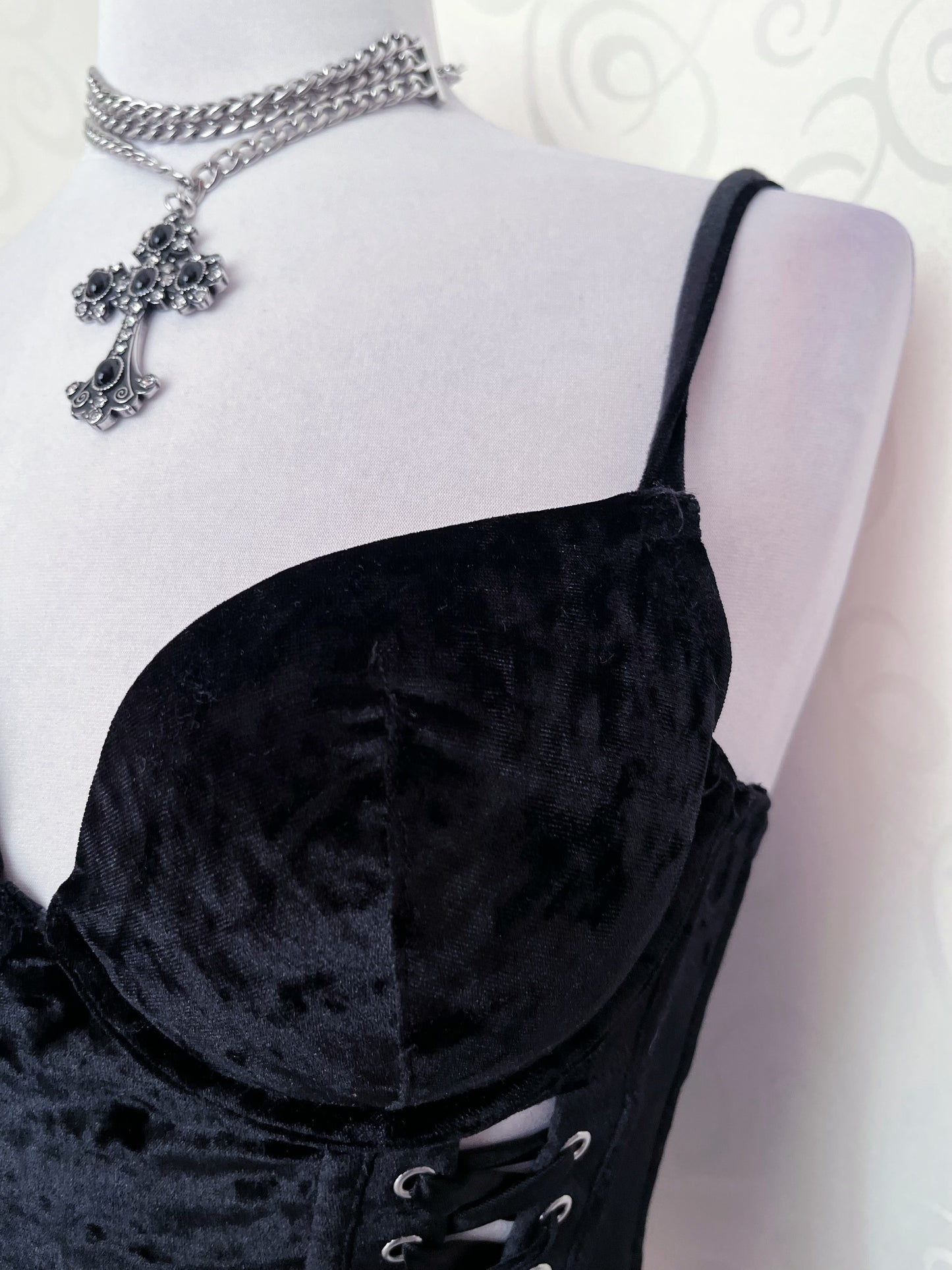 Gothic black velvet corset top with lace-up detail 🖤🦇