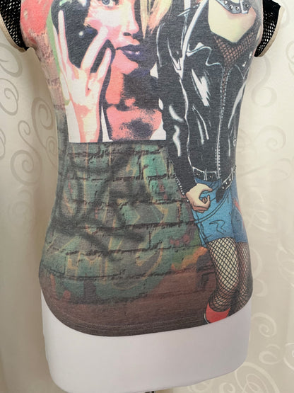 00’s Alt tee with graphic punk girl tee & fishnet sleeves 🦇🎸