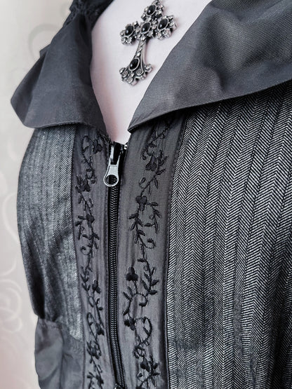 00’s whimsygoth grey zip-up jacket 🌀🪽