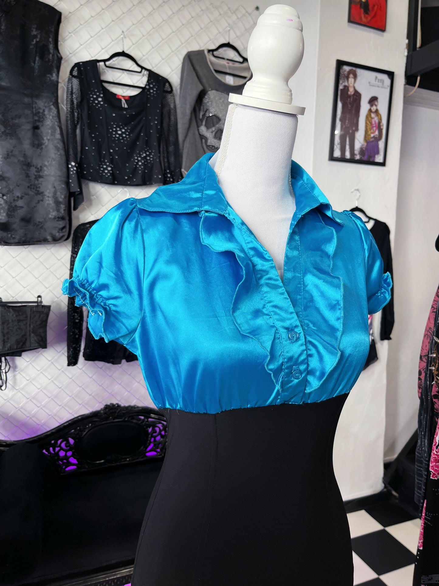 00’s Dark coquette/Jkei satin blue & black ruffle top 🌀🫐